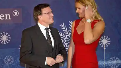Franziska van Almsick (hier gemeinsam mit ARD-Programmdirektor Volker Herres) hat für ihre Schwimmkarriere die Schule ab