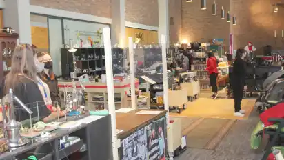 Seit 2018 ist die Heilig-Geist-Kirche auch ein Sozialkaufhaus, in dem zehn Projekte organisiert werden.