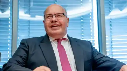 Bundeswirtschaftsminister Peter Altmaier will in der Corona-Krise eine Verlängerung der Überbrückungshilfen für den Mittelstand bis Ende des Jahres. Foto: Michael Kappeler/dpa