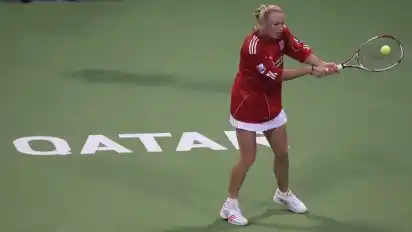Wozniacki warmt sich im Liverpool Trikot auf
