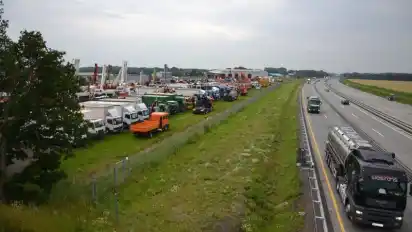 Blick auf das Gewerbegebiet Sottrum-West, das direkt an der A 1 liegt: Dieses Areal soll beträchtlich erweitert werden. Insgesamt könnte hier eine Fläche in der Größe von 60 Hektar für weitere Gewerbebetriebe ausgewiesen werden.
