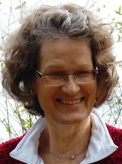 Malerin Anja Marina Kolberg setzt sich in ihren Arbeiten mit der Beziehung zwischen Mensch und Natur auseinander.