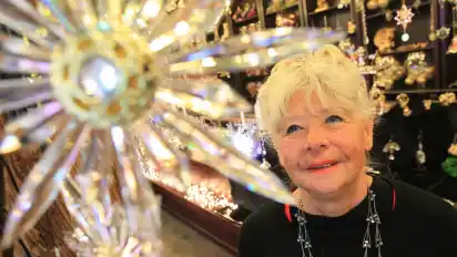 Uschi Fritz gibt ihren Weihnachtsladen im Schnoor nach 19 Jahren ab. Ein Nachfolger ist gefunden.