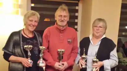 Vereinsmeisterin Elke Kneisel setzte sich mit Fly knapp vor Marion Siemer mit Anton durch. Jürgen Kneisel mit Berry erreichte ebenfalls den ersten Platz.