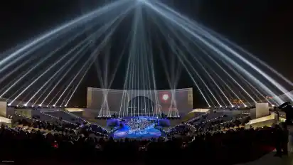 Die Scheinwerfer von A&O Technology sorgen bei Konzerten wie hier beim Vangelis-Konzert im Katara Amphitheater in Doha für besondere Effekte.