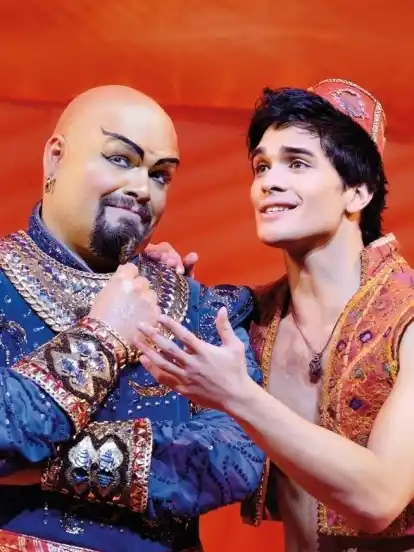 Der eigentliche Star des Musicals „Aladdin“ ist Dschinni (links) alias Enrico De Pieri. Für Richard-Salvador Wolff ist die Rolle des Aladdin die erste Musical-Hauptrolle.