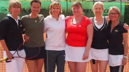Heike Wilke, Mirjana Etteldorf, Silke Sendt, Dörte Stürmer, Bianca Schoen, Ines Helms (v.l.) freuen sich über den Klassenerhalt.