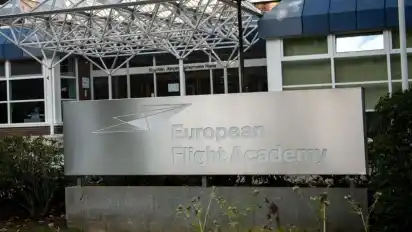 Die Lufthansa schließt die praktische Ausbildung an der Verkehrsfliegerschule Bremen. Foto: Sina Schuldt/dpa