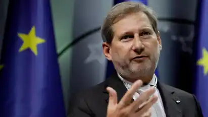 Haushaltskommissar Johannes Hahn legte die Empfehlung der EU-Kommission in Brüssel vor.