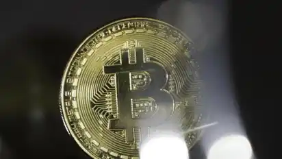 Bitcoins können reich machen - vorausgesetzt, man erinnert sich an sein Passwort. Foto: Ina Fassbender/dpa