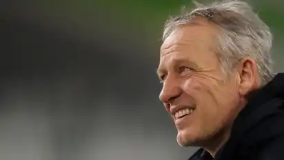 Hat seinen Vertrag beim SC Freiburg erneut verlängert: Trainer Christian Streich. Foto: Swen Pförtner/dpa