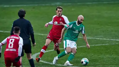 Ömer Toprak (r.) ist maßgeblich an der stabilen Defensive Werder Bremens beteiligt.