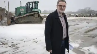Reiner Schröder ist der Projektleiter für die Erweiterung des Unternehmens.