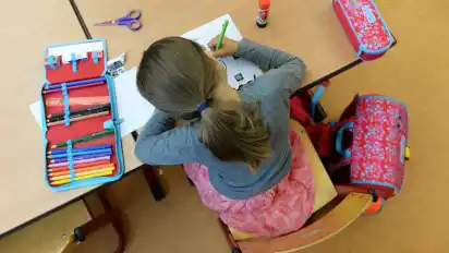 Wer betreut die Kinder im Ganztagsunterricht? Viele Kommunen fragen sich, wie sie die Pläne bis 2025 umsetzen sollen.