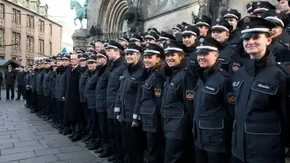 Im Dezember stellte die Bremer Polizei 120 neue Anwärter ein. Um auch in den kommenden Jahren so viele Anwärter überzeugen zu können, brauche es attraktivere Bedingungen, sagt Gewerkschaftschef Jochen Kopelke.
