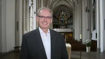 Kulturprojekt "Berührend" - Kooperation mit Museen Böttcherstraße Thema Kirche - Propst Bernhard Stecker, St. Johann