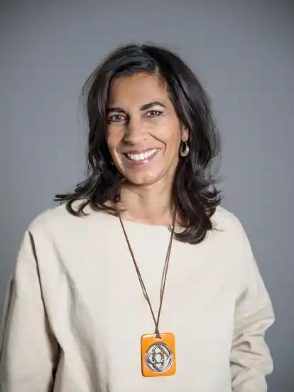 Sheila Mysorekar ist freie Journalistin und Vorsitzende der Neuen deutschen Medienmacher*innen – ein bundesweiter unabhängiger Verein von Journalisten mit und ohne Migrationsgeschichte, der sich für mehr Vielfalt in den Medien einsetzt.