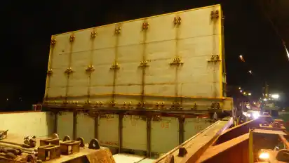 Im honduranischen Hafen Puerto Cortés wird die Luke geöffnet, um auch den unteren Teil der „CFS Panjang“ zu beladen.