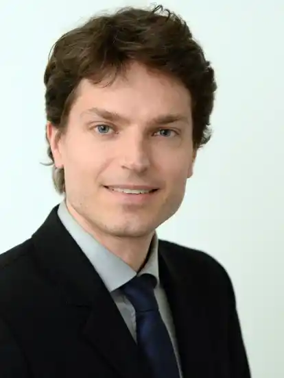 Enzo Weber, Professor für empirische Wirtschaftsforschung an der Universität Regensburg und Leiter des Forschungsbereichs „Prognosen und gesamtwirtschaftliche Analysen“ des Instituts für Arbeitsmarkt- und Berufsforschung