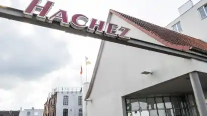 Bei Hachez der Neustadt wird nur noch wenige Monate Schokolade produziert. In Zukunft soll das Areal ein neues Bremer Quartier werden.