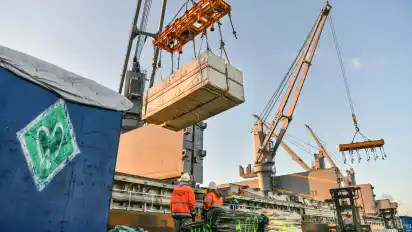 Im Neustädter Hafen geht es vor allem um den Umschlag von Projektladung.
