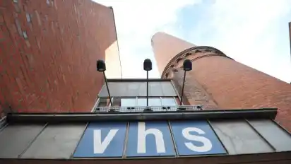 Einem ehemaligen Buchhalter der Volkshochschule wird von der Staatsanwaltschaft Oldenburg vorgeworfen, Geld unterschlagen zu haben.