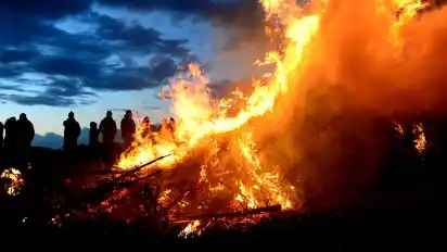 Auch in diesem Jahr werden wegen der Corona-Pandemie keine Osterfeuer lodern. Vereine stellt das vor Probleme.