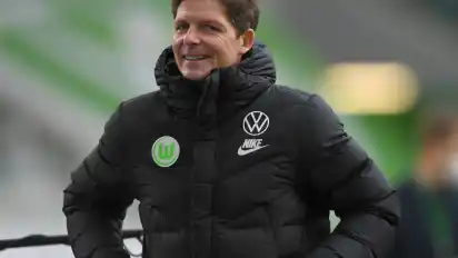 Werders defensive Spielweise bereitet Wolfsburgs Trainer Oliver Glasner Kopfzerbrechen.