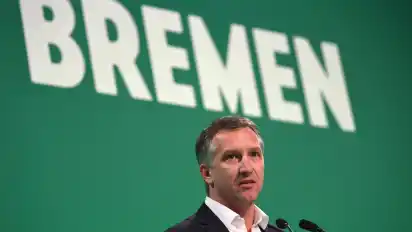 Die Pandemie und die Diskussionen über den Profifußball können für Werder auch eine Chance sein, meint Sportchef Frank Baumann.