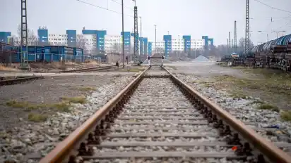 Eine Bahnwerkstatt an der Reibrake würde die Menschen in der nahe gelegenen Wohnanlage "Wohlers Eichen" stark belasten, fürchtet Ralf Schumann (Linke).