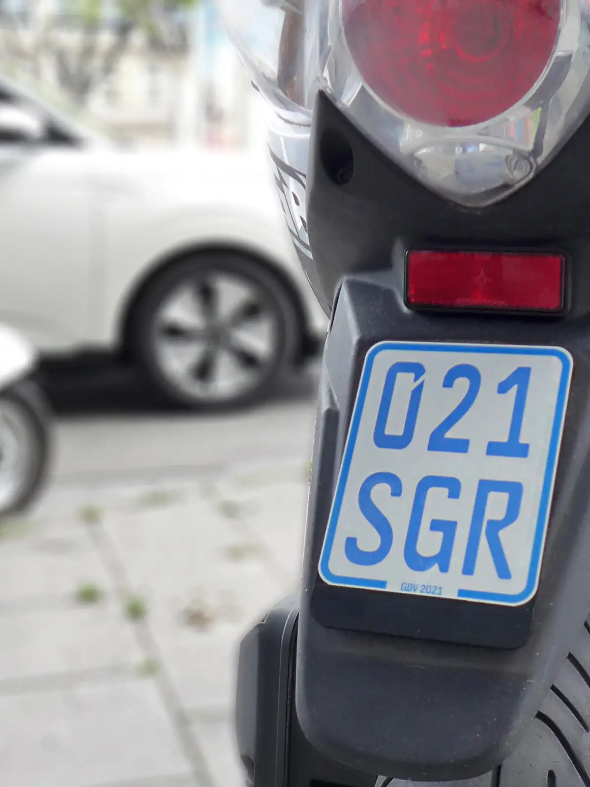 Rotes Kennzeichen Moped