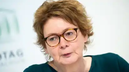 Niedersachsens Gesundheitsministerin Daniela Behrens (SPD) stellte den neuen Corona-Stufenplan am Montag in Hannover vor.