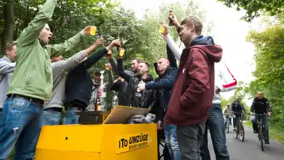 Eine Bollerwagentour am Vatertag, wie hier in Horn-Lehe, wird es im Land Bremen in diesem Jahr nicht geben.