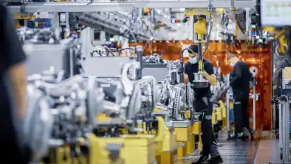 Autos vom Band mit grünem Stahl? Mercedes setzt bei diesem Vorhaben unter anderem auf die Beteiligung an einem neuen Unternehmen aus Schweden.