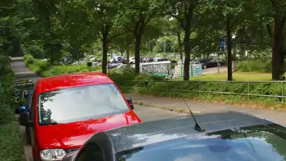 Um den Autoverkehr in die Innenstadt zu reduzieren, ist es nach Ansicht des Burglesumer Beirats wichtig die ÖPNV-Knotenpunkte mit zusätzlichen Park-and-ride-Angeboten aufzuwerten. Viele Parkplätze sind bereits jetzt überbelegt, wie der am Bahnhof St. Magnus. Dort weichen Autofahrer zum Parken in die Wohnstraßen aus.