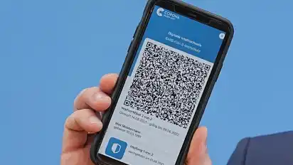 Die App zum digitalen Impfpass wird in Berlin präsentiert.