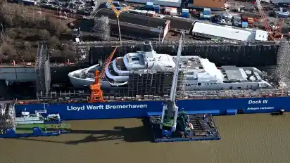 Die Lloyd-Werft steht für innovativen Schiffbau. In den vergangenen Jahren wurde dort unter anderem die Megajacht "Solaris" gebaut, die im Mai ausgeliefert wurde. Die Zukunft der Werft ist nach wie vor offen.