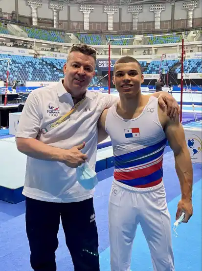 Der für Panama startende Turner Pablo Broszio (rechts) wird von seinem Vater und Trainer Jan Markus stets begleitet. Im Juni waren die beiden bei den Panamerikanischen Meisterschaften in Rio de Janeiro.