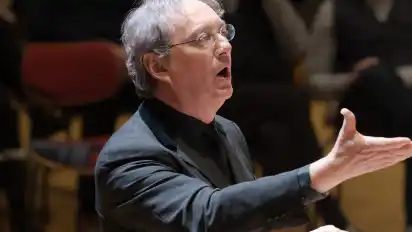 Peter Phillips gründete vor 50 Jahren The Tallis Scholars, mit denen er für die Musik der Renaissance wirbt.