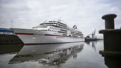 Die MS "Europa", die seit November im Neustädter Hafen geparkt wurde, fährt am Sonntag in Richtung Hamburg. Von dort startet das Hapag-Lloyd-Cruises-Schiff in die Kreuzfahrtsaison.