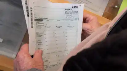 Seit 2017 muss man keine Belege mehr beifügen – doch auch 2021 geht es in vielen Fällen kaum schneller.