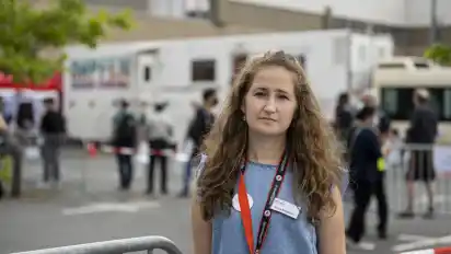 Anna Balatsan arbeitet als Gesundheitsfachkraft in Huchting gegen die Corona-Pandemie.