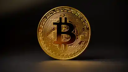 Bitcoin ist die stärkste und älteste Kryptowährung - wir erklären, was es mit ihr auf sich hat.