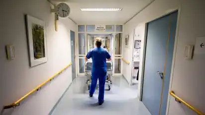 Tatort Krankenhaus: Wieder gibt es den Verdacht, dass ein Krankenpfleger Patienten getötet hat. Dieses Mal in Bremen.
