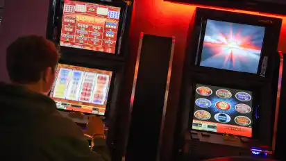 Spielhallen wie diese würden am Borgfelder Krögersweg den Wohnfrieden über die Maßen stören – dieser Meinung sind nicht nur die Nachbarn der geplanten Spielhalle.