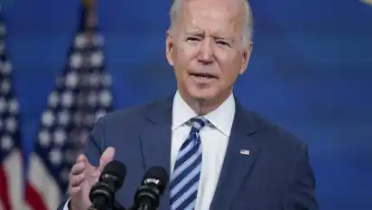 US-Präsident Joe Biden lässt die Freigabe geheimer Dokumente prüfen. Foto: Evan Vucci/AP/dpa