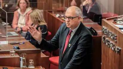 Bürgermeister Andreas Bovenschulte informierte die Bürgerschaft über die Pläne des Senats zu künftigen Corona-Regelungen.