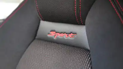 Stil trifft Seitenhalt: Das Sportlichste an diesem Auto sind seine Sitze.