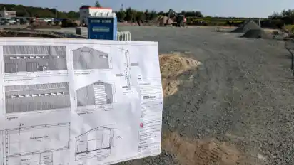 Am Amtsdamm in Hagen wird eine neue Salzhalle für die Straßenmeisterei gebaut.