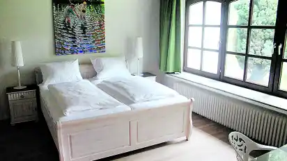 Neuer Boden, neue Möbel: Blick in eines der renovierten Hotelzimmer.